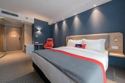 Łóżko lub łóżka w pokoju w obiekcie Holiday Inn Express Warsaw - Mokotow by IHG