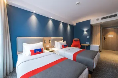 Łóżko lub łóżka w pokoju w obiekcie Holiday Inn Express Warsaw - Mokotow by IHG