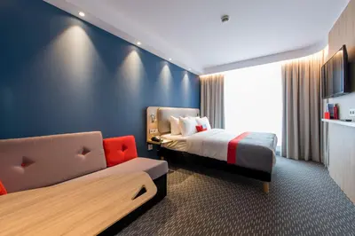 Łóżko lub łóżka w pokoju w obiekcie Holiday Inn Express Warsaw - Mokotow by IHG