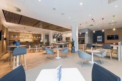 Część wypoczynkowa w obiekcie Holiday Inn Express Warsaw - Mokotow by IHG