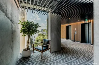Część wypoczynkowa w obiekcie Nobu Hotel Warsaw