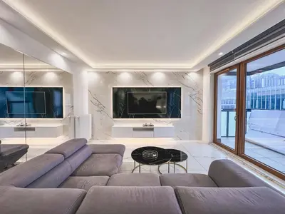 Telewizja i/lub zestaw kina domowego w obiekcie Karolkowa 28A - Luminous Apartment with Balcony by Renters Prestige