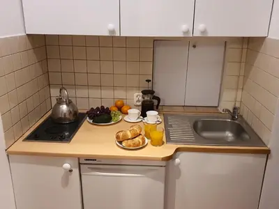 Kuchnia lub aneks kuchenny w obiekcie RentOnline Kościelna Apartment Old Town