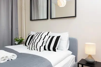 Łóżko lub łóżka w pokoju w obiekcie Apartments Warsaw Królewska by Noclegi Renters