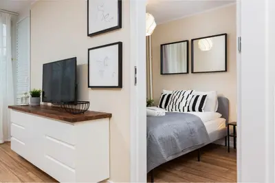 Telewizja i/lub zestaw kina domowego w obiekcie Apartments Warsaw Królewska by Noclegi Renters