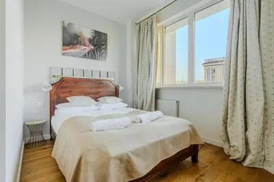 Łóżko lub łóżka w pokoju w obiekcie ShortStayPoland Plac Mirowski