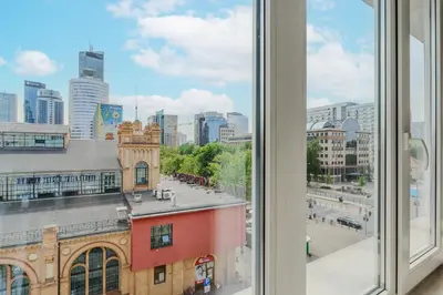 Widok na miasto Warszawa z tego apartamentu