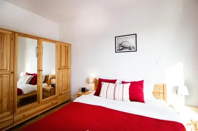 Łóżko lub łóżka w pokoju w obiekcie Krasińskiego Żoliborz Stylish Apartment by BookingHost
