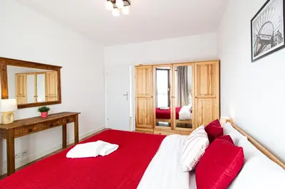 Łóżko lub łóżka w pokoju w obiekcie Krasińskiego Żoliborz Stylish Apartment by BookingHost
