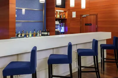 Hol lub bar w obiekcie Hampton by Hilton Warsaw Airport