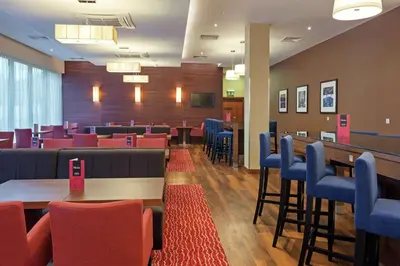 Restauracja lub miejsce do jedzenia w obiekcie Hampton by Hilton Warsaw Airport