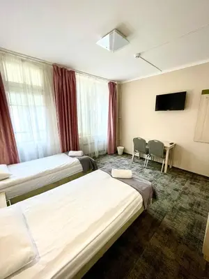 Łóżko lub łóżka w pokoju w obiekcie eMKa Hostel