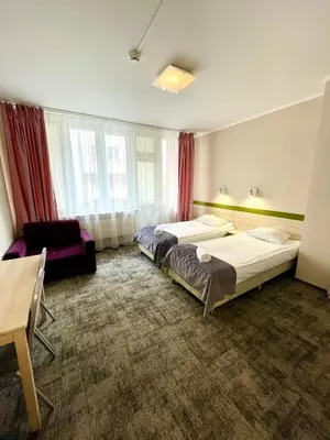 Łóżko lub łóżka w pokoju w obiekcie eMKa Hostel