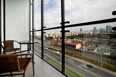 Widok na miasto Warszawa z tego apartamentu