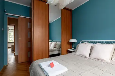 Łóżko lub łóżka w pokoju w obiekcie Saska Kępa Modern Apartment by BookingHost