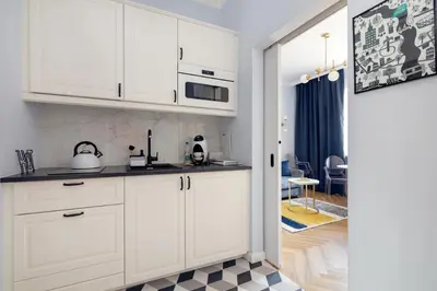 Kuchnia lub aneks kuchenny w obiekcie Metro Politechnika Cosy Apartment by BookingHost
