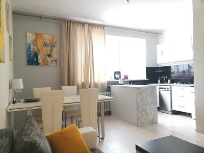 Kuchnia lub aneks kuchenny w obiekcie Metro Wilson Apartment