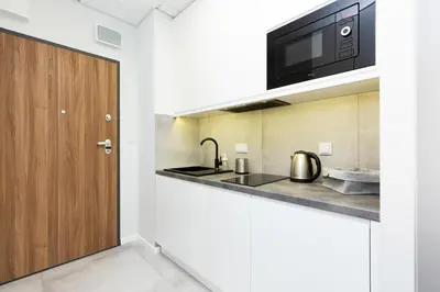 Kuchnia lub aneks kuchenny w obiekcie Apartments with Parking Warsaw Business Center by Noclegi Renters