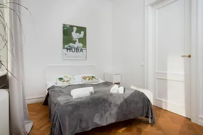 Łóżko lub łóżka w pokoju w obiekcie Hoża 35 by Homeprime