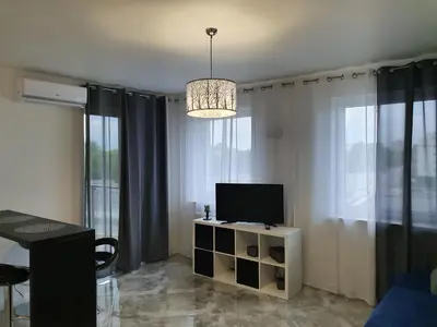 Telewizja i/lub zestaw kina domowego w obiekcie Apartament na Lazurowej