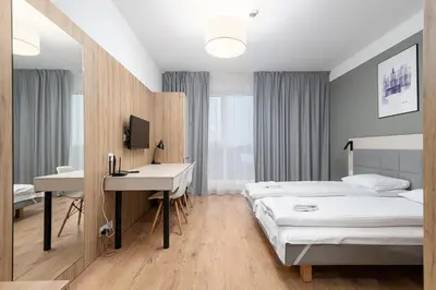 Łóżko lub łóżka w pokoju w obiekcie RentPlanet - Apartamenty Wolska
