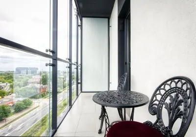 Balkon lub taras w obiekcie Prymasa Tysiąclecia 83A by Homeprime