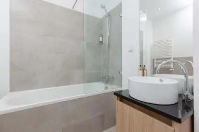 Łazienka w obiekcie Sławińska Apartment Warsaw Wola by Noclegi Renters