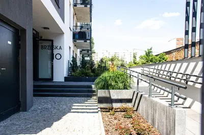 Plan piętra w obiekcie Patio Praga Metro Apartment by BookingHost