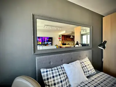 Łóżko lub łóżka w pokoju w obiekcie Super Apartament WHITE Warszawa 2x Metro Ścisłe Centrum WiFi 300 Mbs NEW