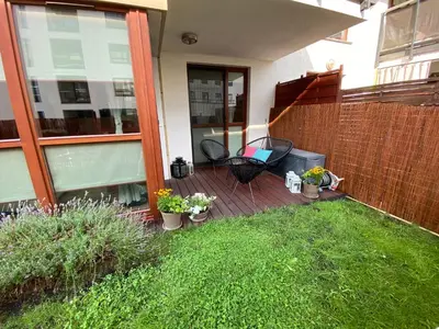 Ogród w obiekcie Błękitny Apartament - Wilanów
