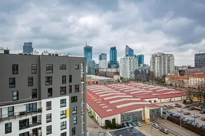 Widok na miasto Warszawa z tego apartamentu