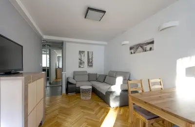 Telewizja i/lub zestaw kina domowego w obiekcie aleja 3 maja 7B by Homeprime