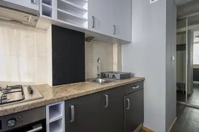 Kuchnia lub aneks kuchenny w obiekcie aleja 3 maja 7B by Homeprime