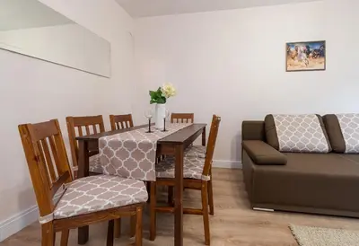 Część wypoczynkowa w obiekcie 3 bedroom apartment KASPRZAKA - P&O Serviced Apartments