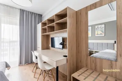 Telewizja i/lub zestaw kina domowego w obiekcie Apartament w Warszawie dedykowany parking podziemny w cenie, WiFi, AC, blisko centrum New apartment in Warsaw finished to a high specification fitted out to a high standard on the 7th floor, WiFi, underground parking price included