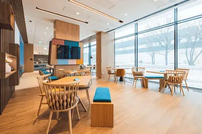 Część wypoczynkowa w obiekcie Hampton By Hilton Warsaw Reduta