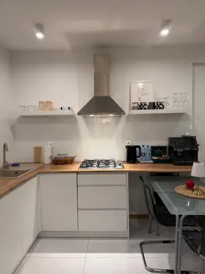 Kuchnia lub aneks kuchenny w obiekcie Apartament Centrum Warszawy Al Jerozolimskie
