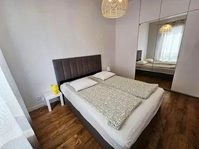 Łóżko lub łóżka w pokoju w obiekcie FIRST -- Green Żoliborz Apartment 4