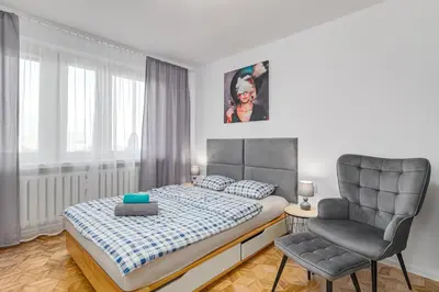 Łóżko lub łóżka w pokoju w obiekcie Andersena 190 A - 12 piętro - 10 min CMKP - 5 min Metro - 15 min Centrum