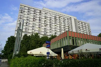 Budynek, w którym mieści się apartament