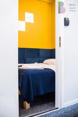 Łóżko lub łóżka w pokoju w obiekcie Bello ApartHostel Private Rooms