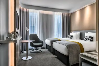 Łóżko lub łóżka w pokoju w obiekcie Holiday Inn Express - Warsaw - The HUB by IHG