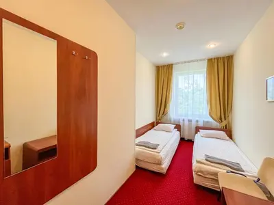 Łóżko lub łóżka w pokoju w obiekcie Fry House Hostel - 15min to Dworzec Zachodni, 5min to Klub Progresja