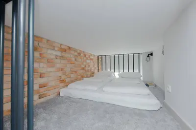 Łóżko lub łóżka w pokoju w obiekcie 4 ECO Apart Chateau Jagiellonska 22 Warszawa Old Town