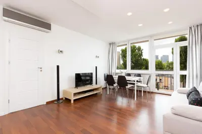 Telewizja i/lub zestaw kina domowego w obiekcie Apartments Warsaw Niecala Noclegi Renters