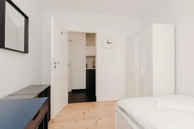 Łóżko lub łóżka w pokoju w obiekcie ShortStayPoland Jana Pawła (B11)