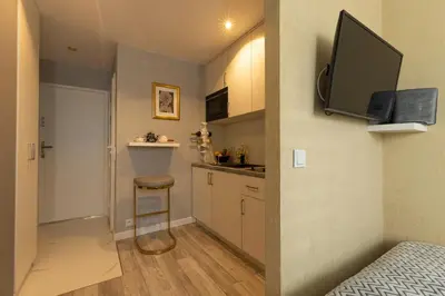 Kuchnia lub aneks kuchenny w obiekcie Lobby 55 - AC and Smart TV