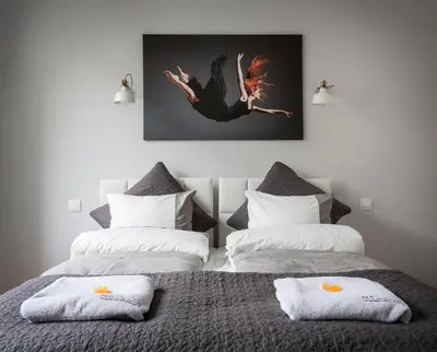 Łóżko lub łóżka w pokoju w obiekcie Nowogrodzka 38 Serviced Apartments