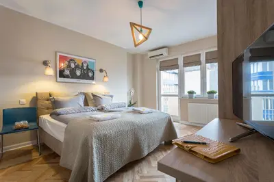 Łóżko lub łóżka w pokoju w obiekcie Nowogrodzka 38 Serviced Apartments
