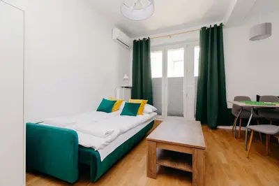 Łóżko lub łóżka w pokoju w obiekcie ShortStayPoland Marszałkowska (B12)